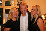 Marianne und Michael Hartl, Birgit Fischer-Höper bei „Fashion meets Beauty“ in der Praxis "Dermatologie am Friedensengel" (©Foto. Martin Schmitz)
